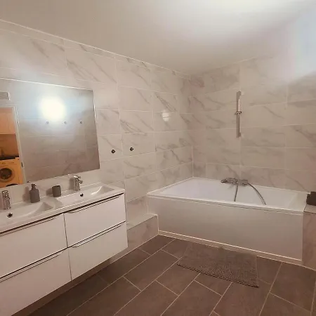 Appartement Superbe T2 De 95 M Nice