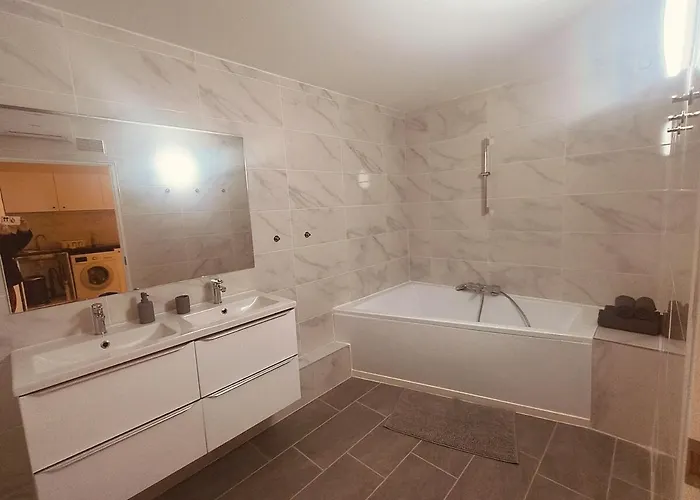 Appartement Superbe T2 De 95 M Nice